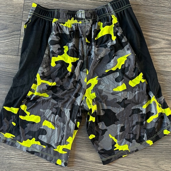 Russell Athletic Kids Camo Shorts - Neon Yellow and Black - Picture 8 of 8